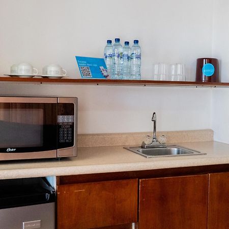 Hotel Cayman Suites Монтеррико Экстерьер фото